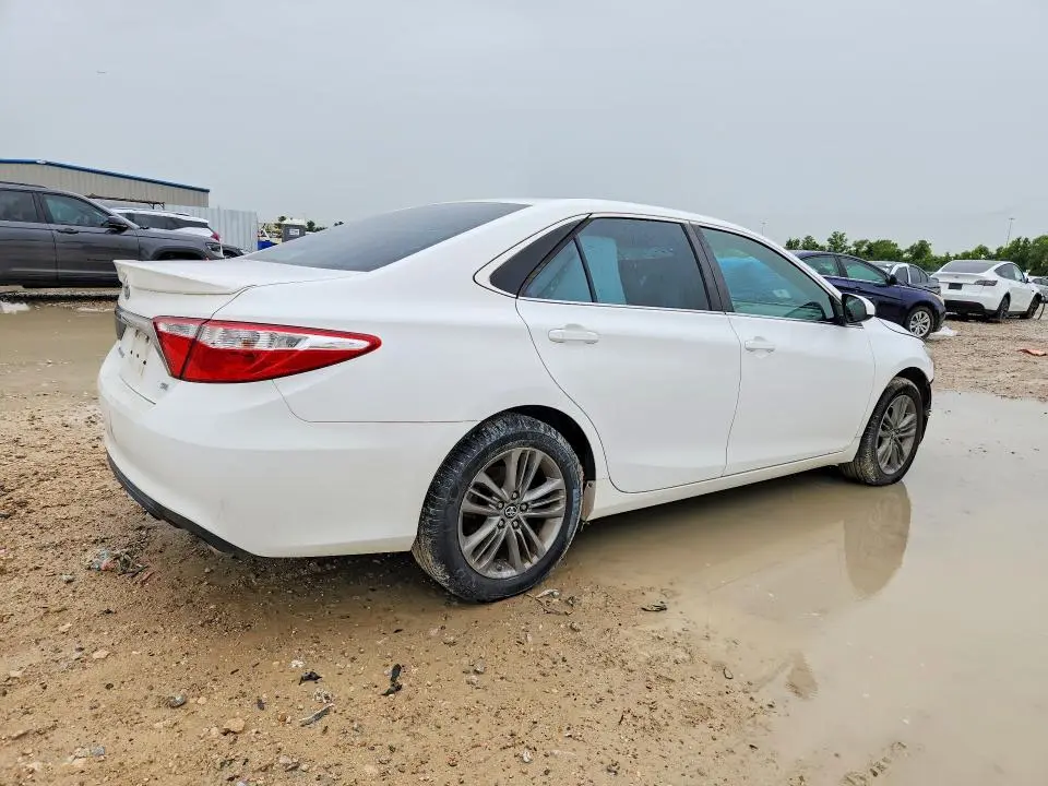 2016 TOYOTA CAMRY SE  