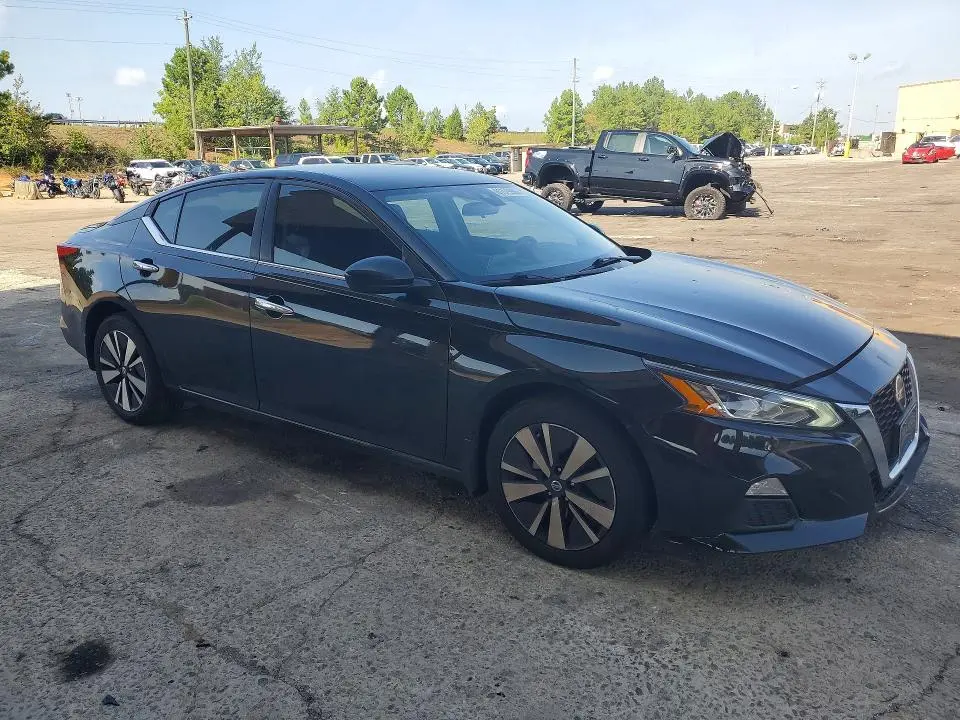 2022 NISSAN ALTIMA SV  