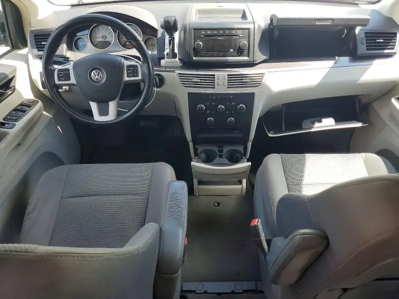 2011 VOLKSWAGEN ROUTAN S  