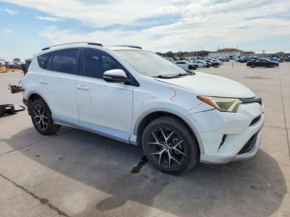 2016 TOYOTA RAV4 SE  