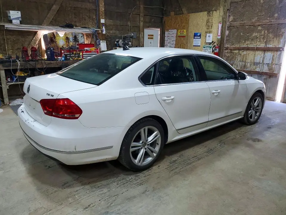 2015 VOLKSWAGEN PASSAT SE  
