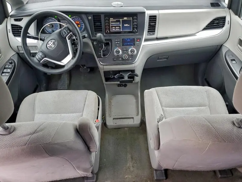 2018 TOYOTA SIENNA L  