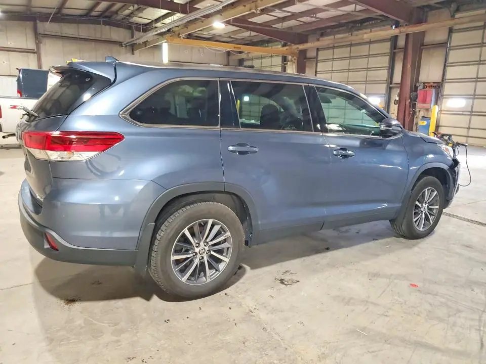 2019 TOYOTA HIGHLANDER XLE  