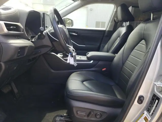 2022 TOYOTA HIGHLANDER XLE  