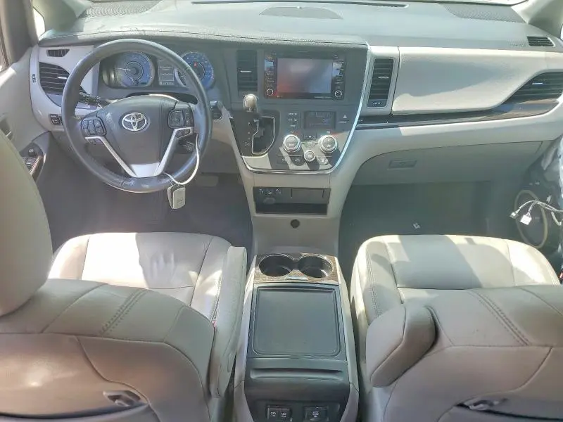2018 TOYOTA SIENNA XLE 8-PASSENGER  