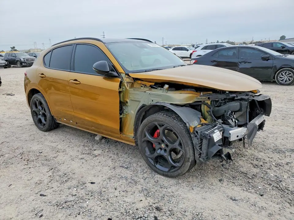 2022 ALFA ROMEO STELVIO TI  