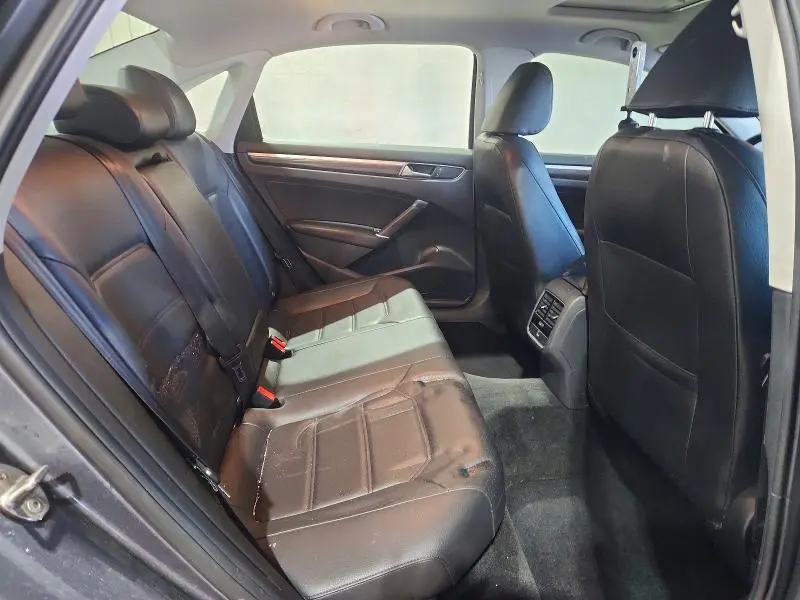 2016 VOLKSWAGEN PASSAT SE  