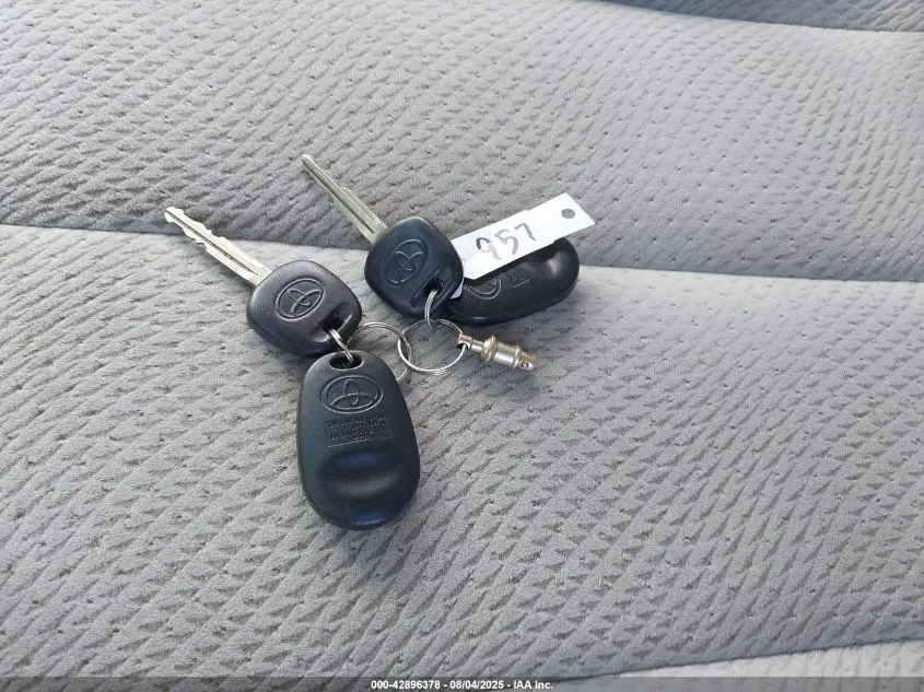 2013 TOYOTA SIENNA LE V6 8 PASSENGER