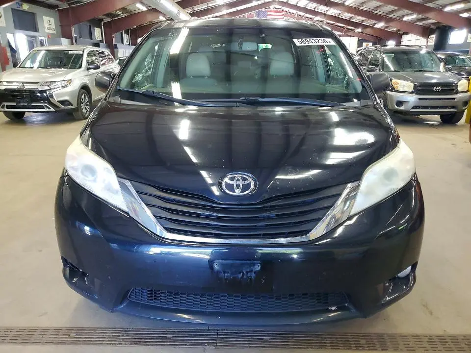 2017 TOYOTA SIENNA XLE 8-PASSENGER  