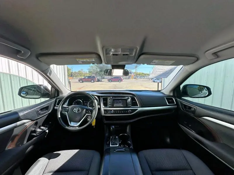 2018 TOYOTA HIGHLANDER LE  