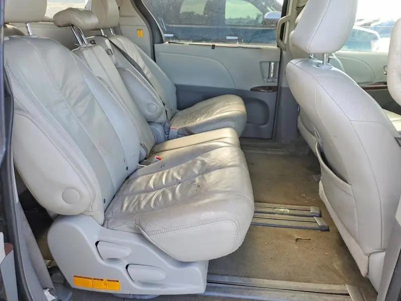 2011 TOYOTA SIENNA XLE  