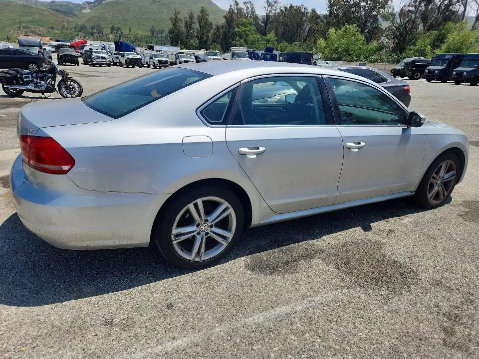 2014 VOLKSWAGEN PASSAT SE  