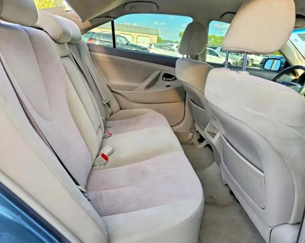 2010 TOYOTA CAMRY LE  