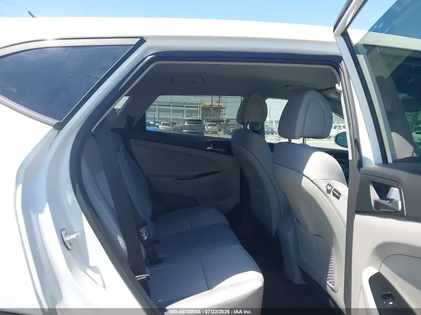 2018 HYUNDAI TUCSON SE