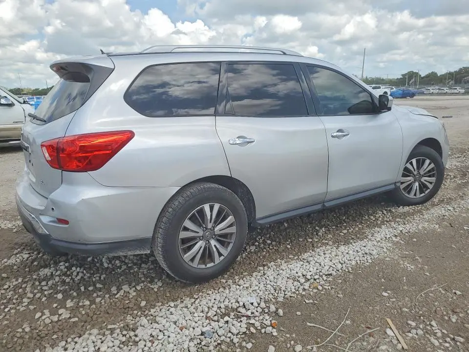 2018 NISSAN PATHFINDER SL  