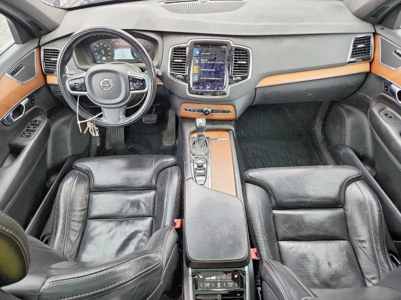 2017 VOLVO XC90 T6  