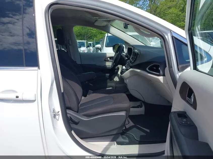 2022 CHRYSLER VOYAGER LX