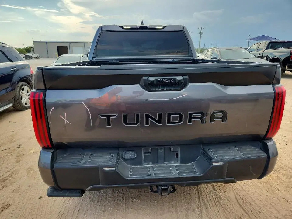 2023 TOYOTA TUNDRA SR5  