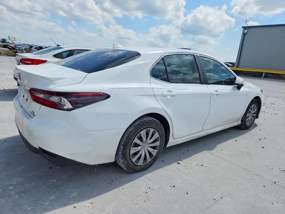 2022 TOYOTA CAMRY LE  