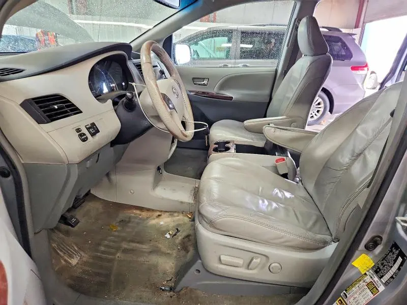 2011 TOYOTA SIENNA XLE 8-PASSENGER  