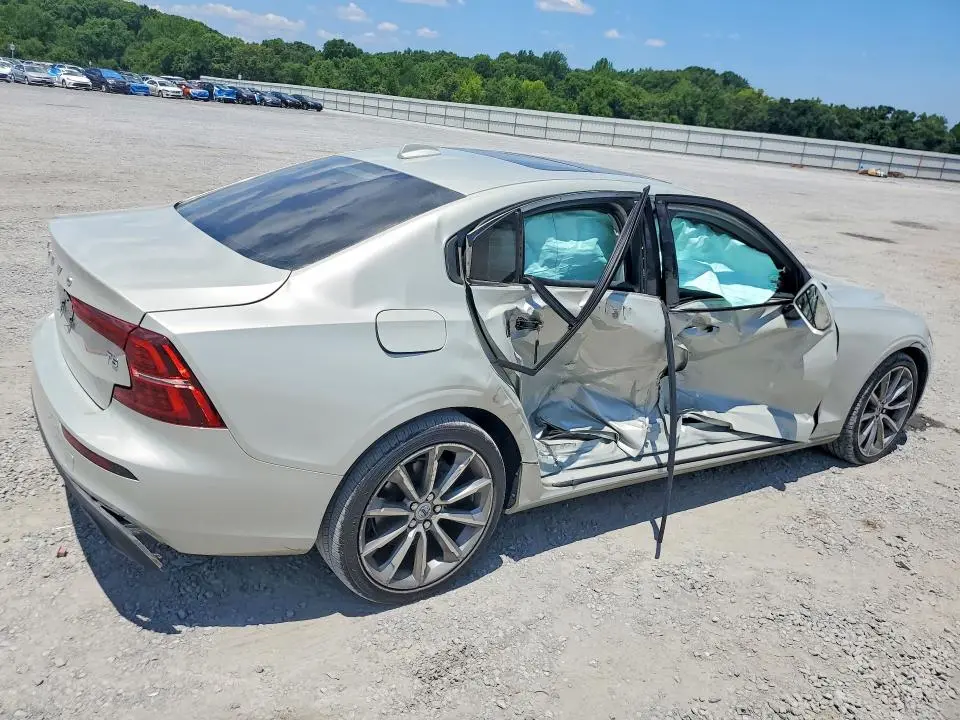 2021 VOLVO S60 T5 MOMENTUM  
