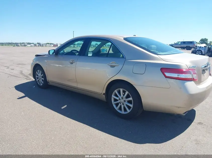 2011 TOYOTA CAMRY XLE V6