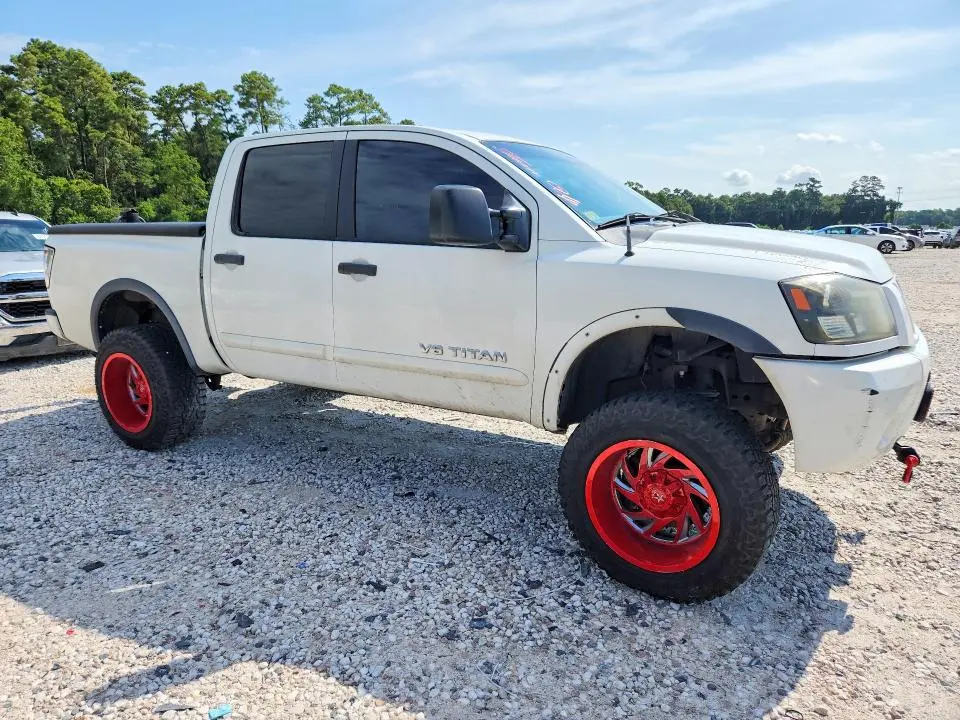 2011 NISSAN TITAN SV  