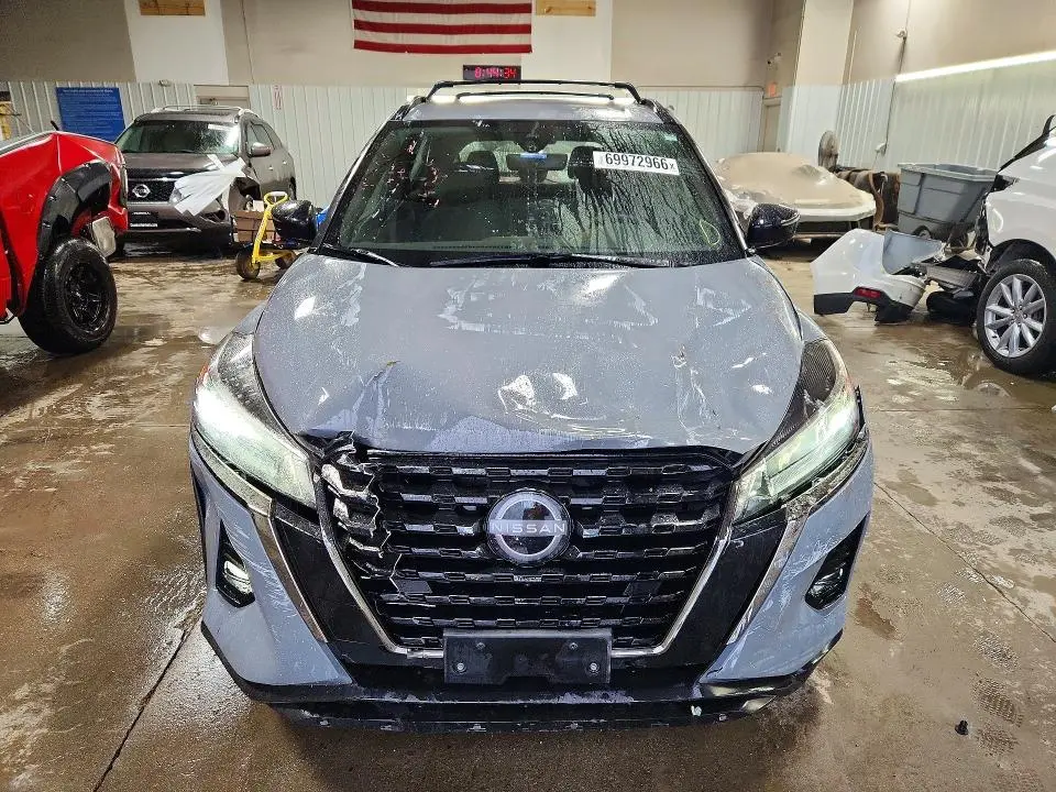 2023 NISSAN KICKS SR  