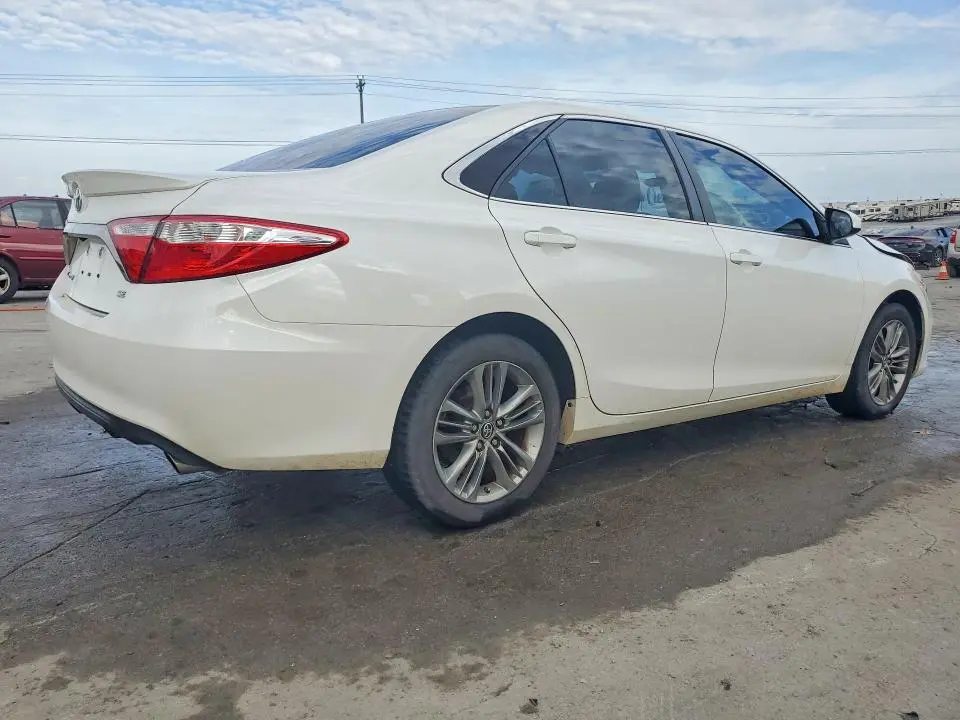 2015 TOYOTA CAMRY SE  