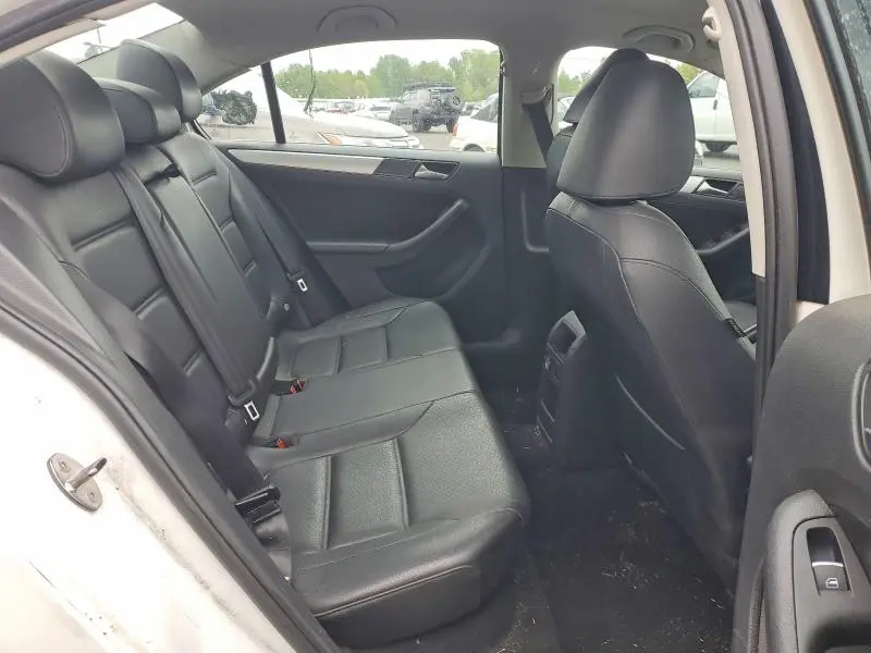 2013 VOLKSWAGEN JETTA SE  