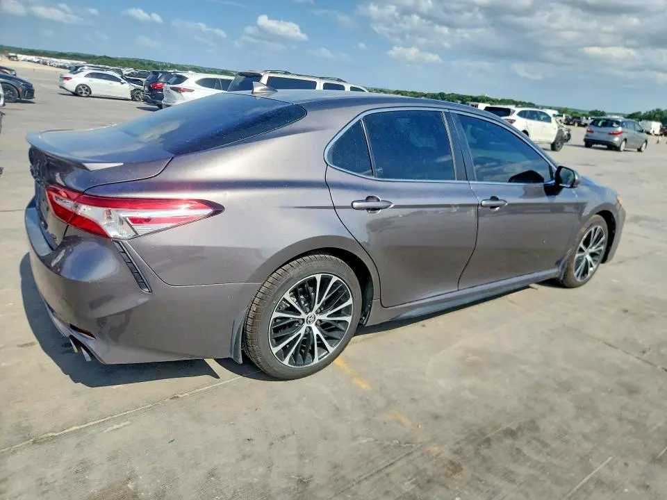 2020 TOYOTA CAMRY SE  