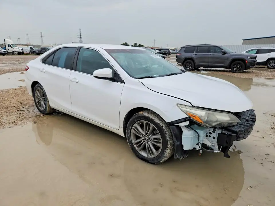 2016 TOYOTA CAMRY SE  
