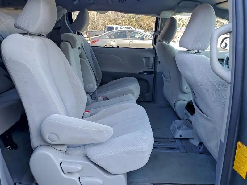 2011 TOYOTA SIENNA LE  