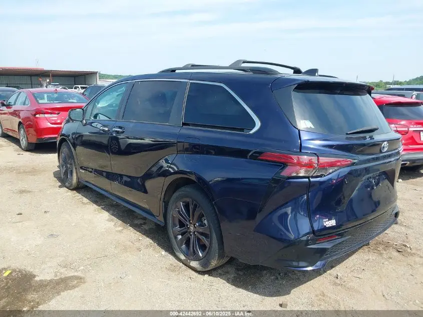 2021 TOYOTA SIENNA XSE