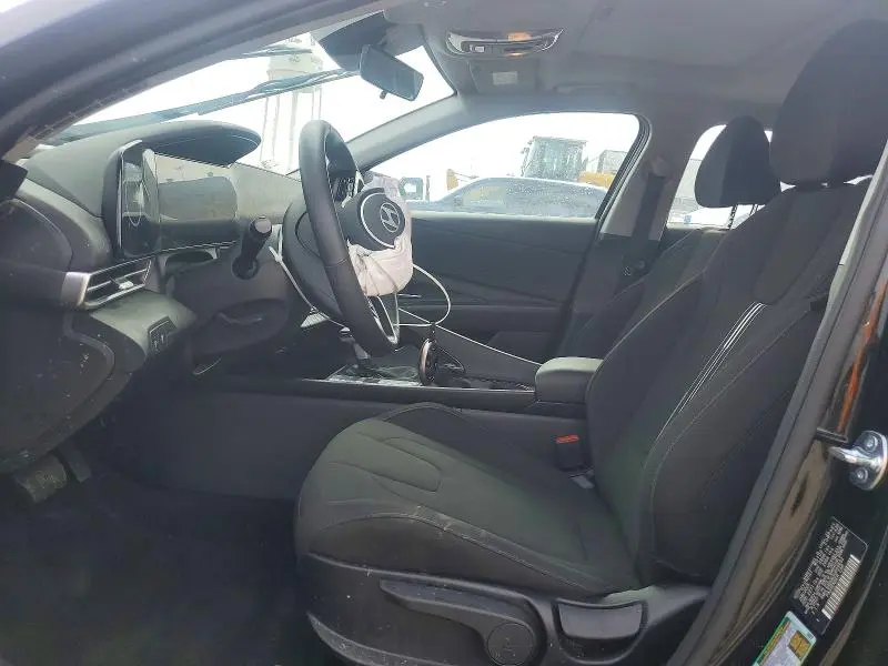 2025 HYUNDAI ELANTRA SEL  