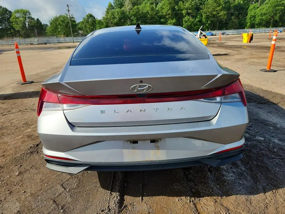 2021 HYUNDAI ELANTRA SE  