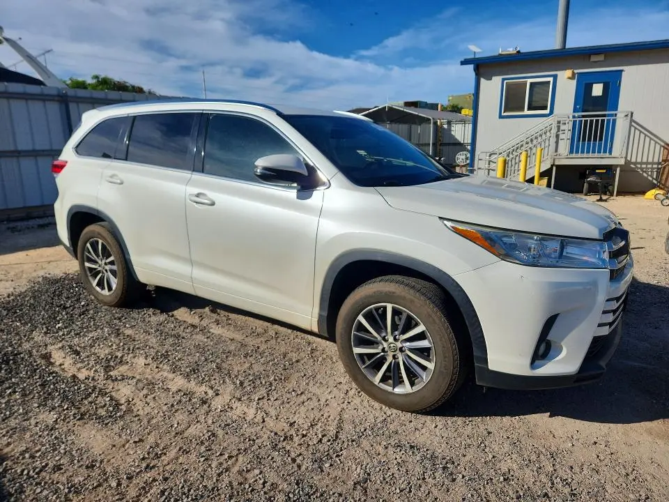 2017 TOYOTA HIGHLANDER XLE  