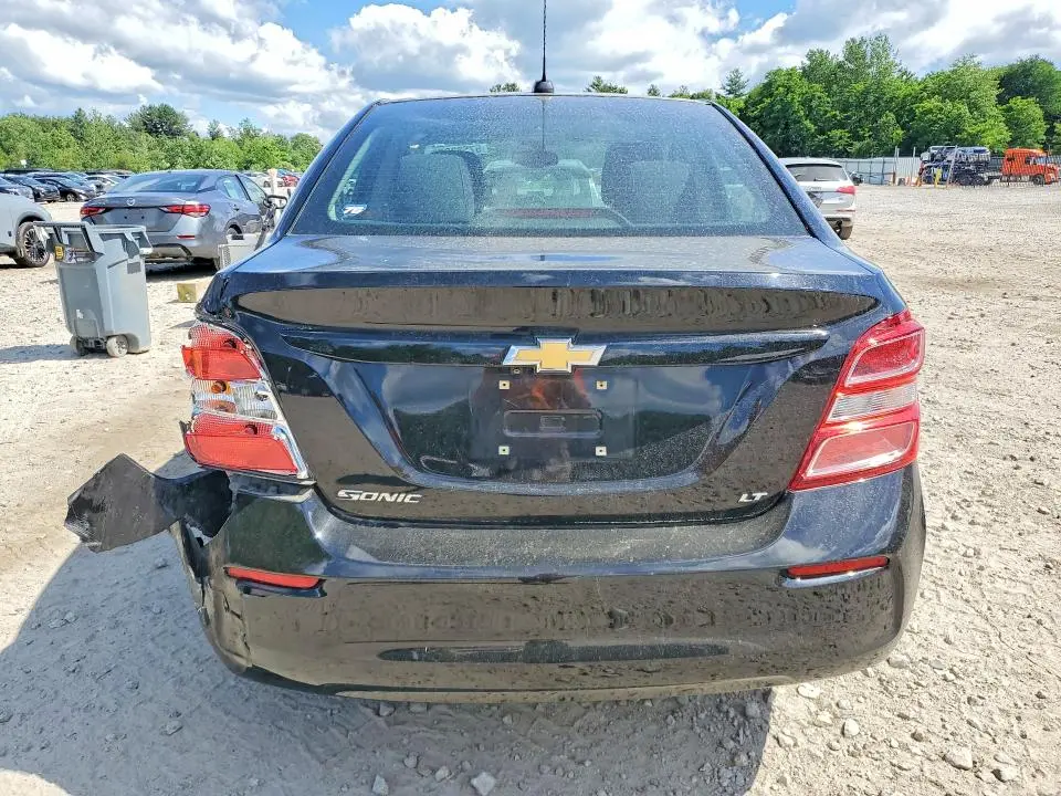 2017 CHEVROLET SONIC LT  
