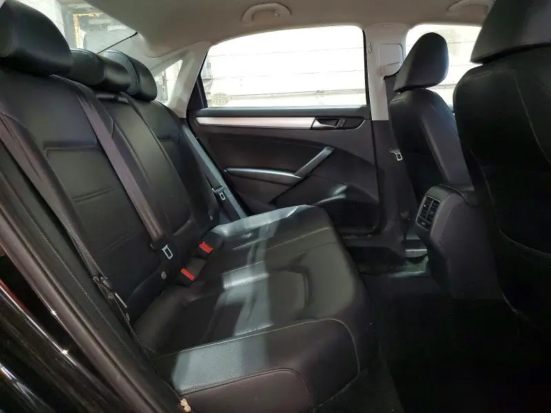 2013 VOLKSWAGEN PASSAT SE  