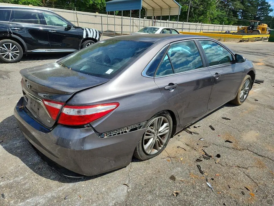2015 TOYOTA CAMRY SE  