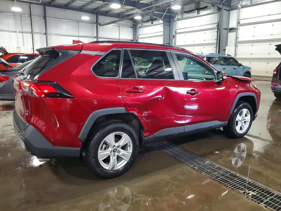 2021 TOYOTA RAV4 XLE  