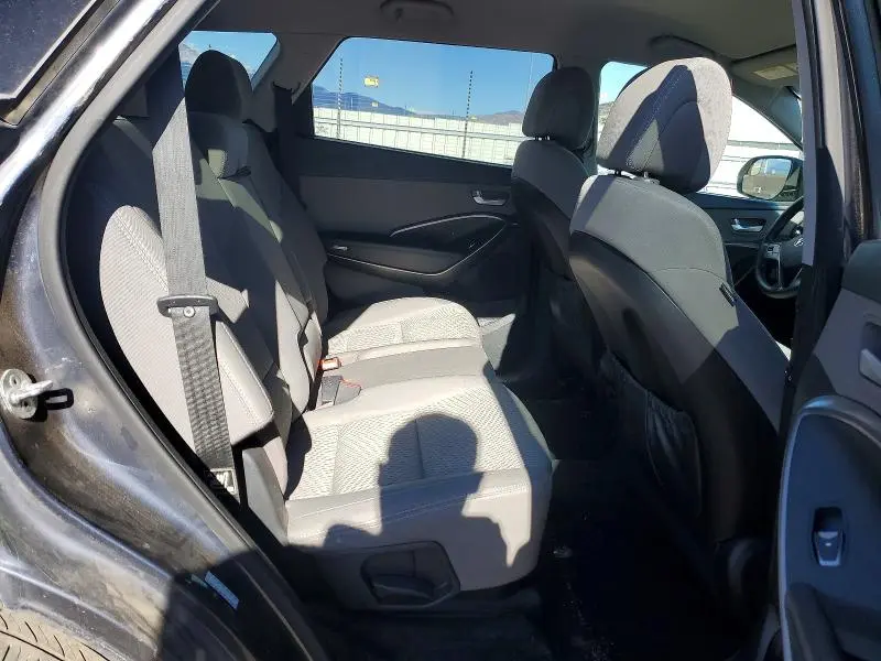 2018 HYUNDAI SANTA FE SE  