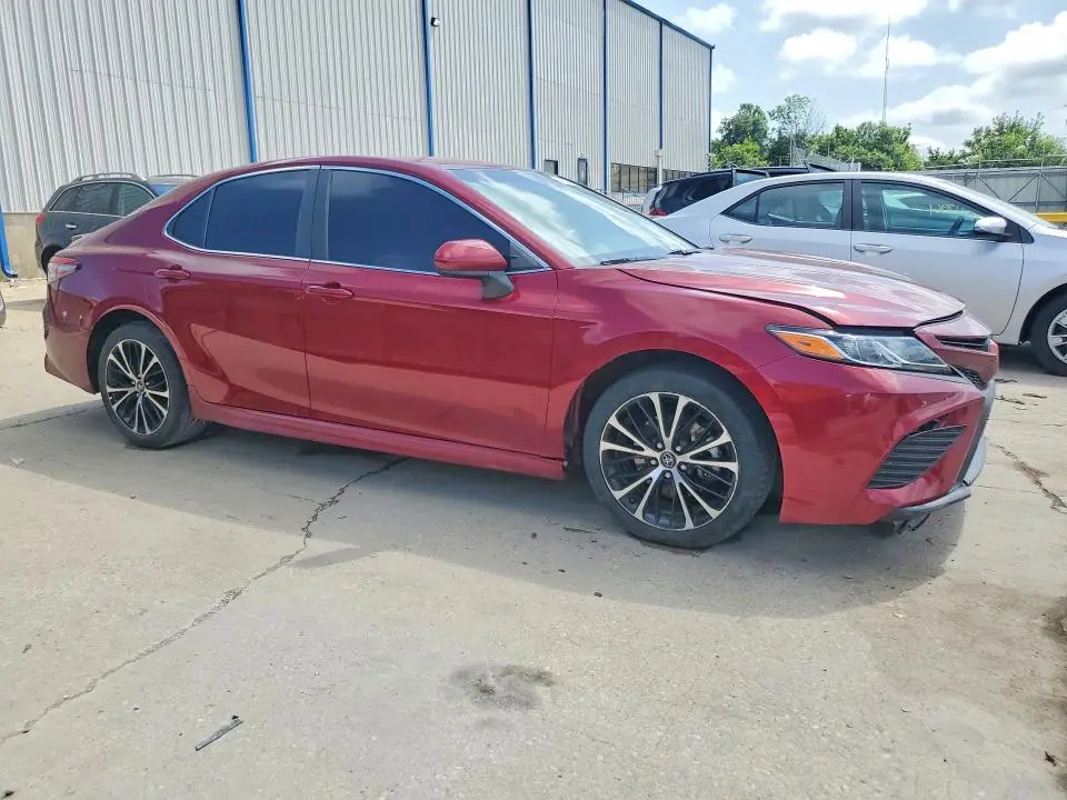 2018 TOYOTA CAMRY SE  