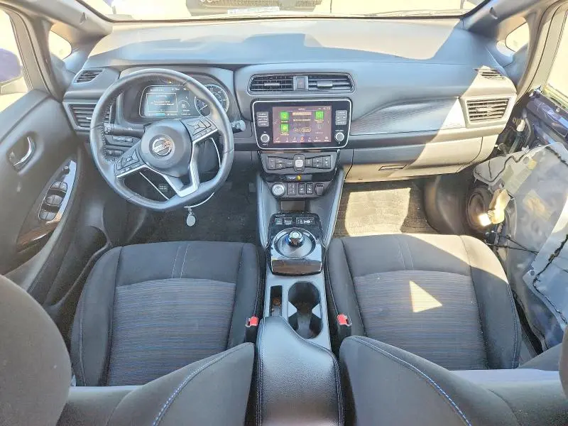 2022 NISSAN LEAF SV  