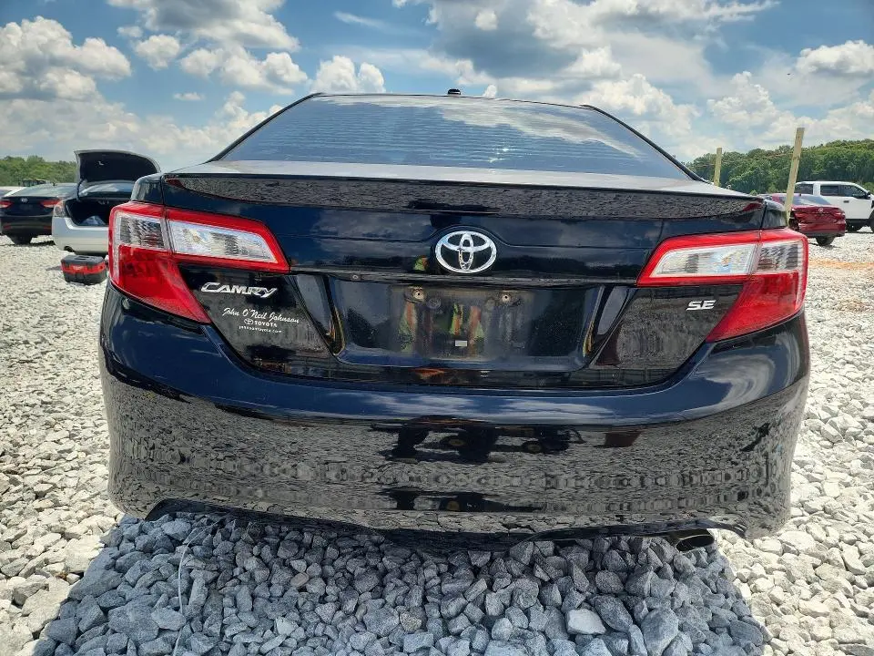 2014 TOYOTA CAMRY SE  