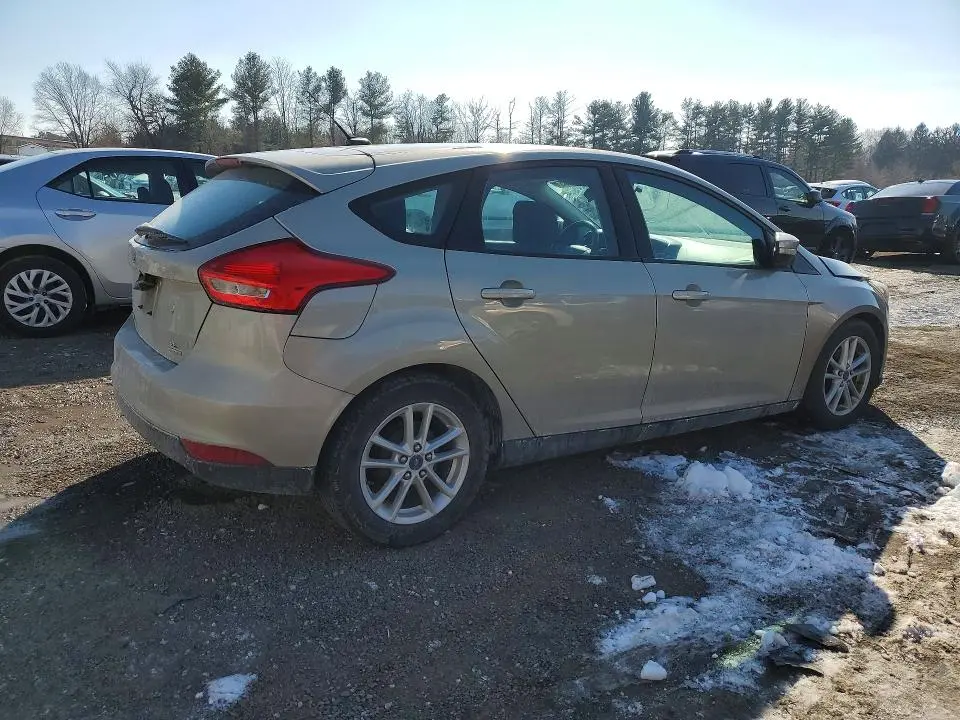 2015 FORD FOCUS SE  