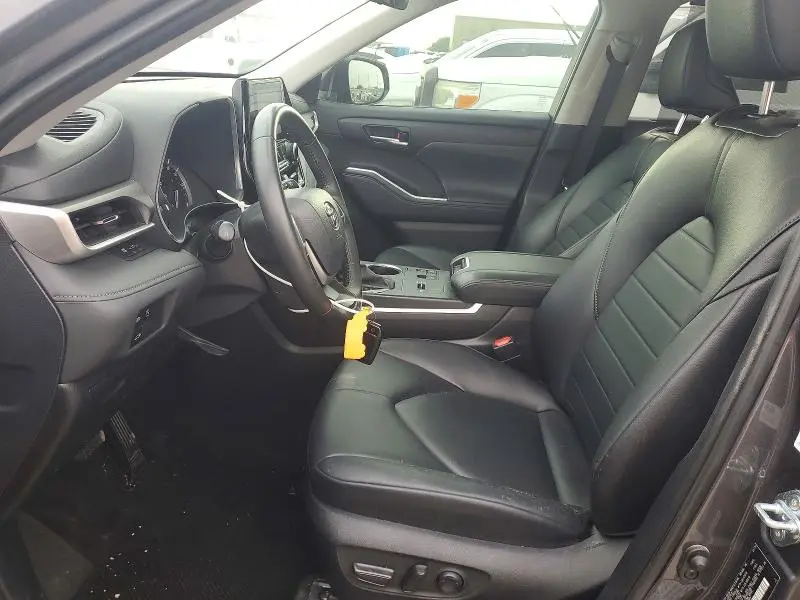 2024 TOYOTA HIGHLANDER XLE  