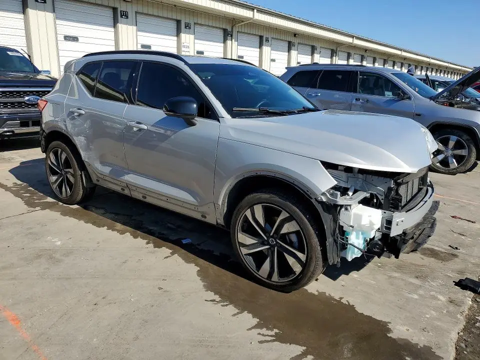 2025 VOLVO XC40 PLUS  
