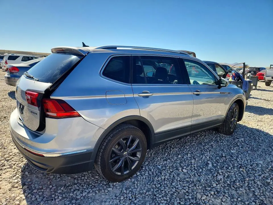 2022 VOLKSWAGEN TIGUAN SE  