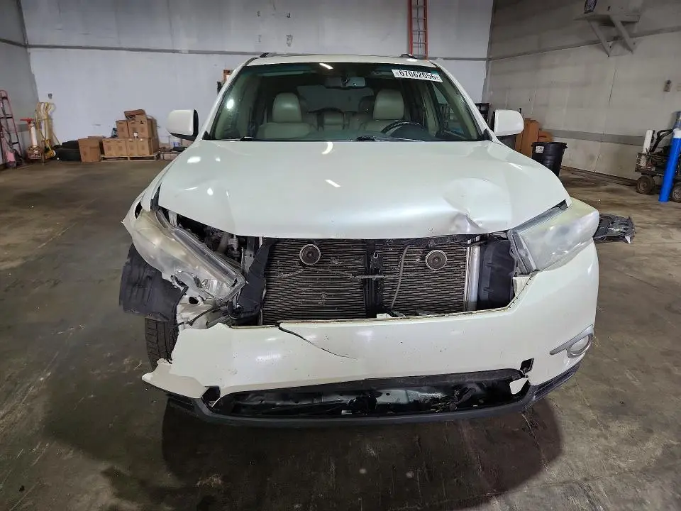 2012 TOYOTA HIGHLANDER SE  